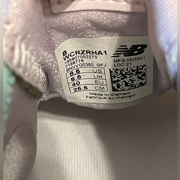 Women’s New Balance fresh foam sneakers. Grey, blue & light purple. Size 8.5 - Picture 7 of 8